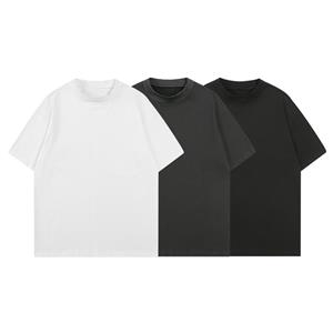 short-sleeved T-shirt