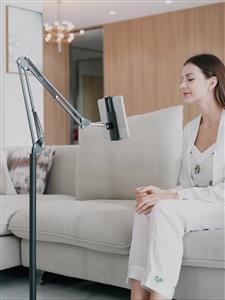 Floor-mounted mobile phone bracket